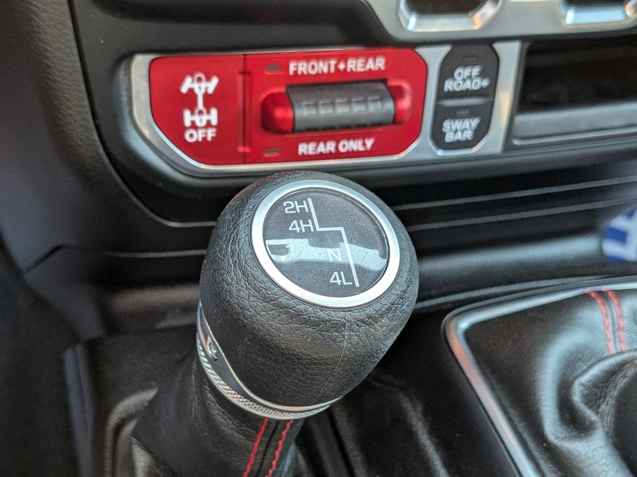 Used 2023 Jeep Gladiator Rubicon w/ Cold Weather Group AWD/4WD image 27
