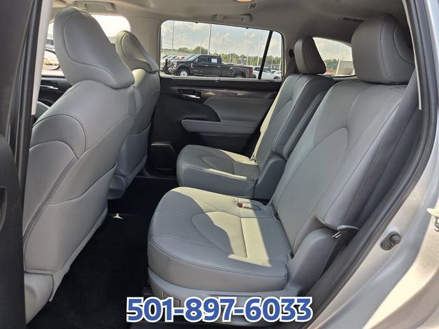 Used 2023 Toyota Highlander Limited FWD image 10