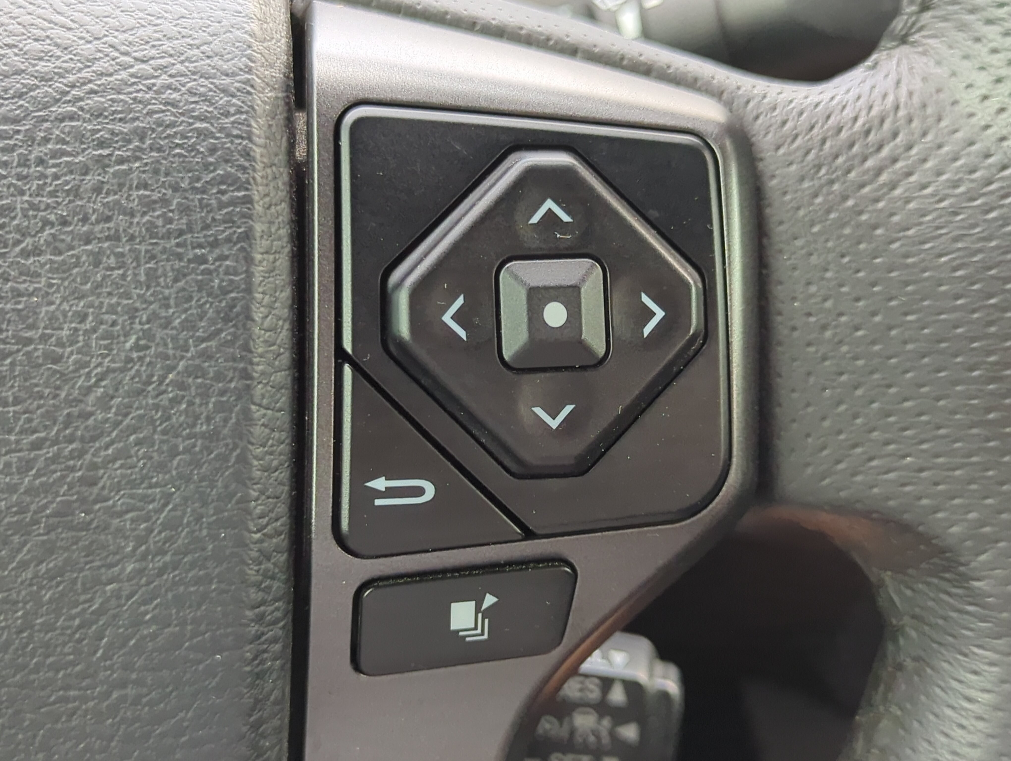 Used 2018 Toyota Tacoma TRD Off-Road AWD/4WD image 23