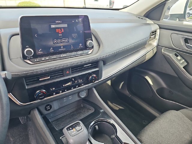 Used 2024 Nissan Rogue SV FWD image 24