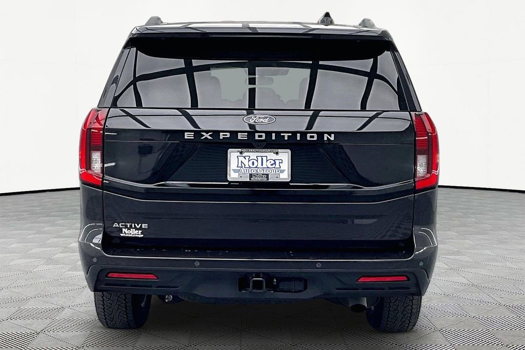 Certified 2025 Ford Expedition Active AWD/4WD image 4