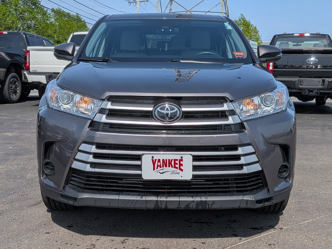Used 2019 Toyota Highlander LE w/ Carpet Mat Package (TMS) AWD/4WD image 9