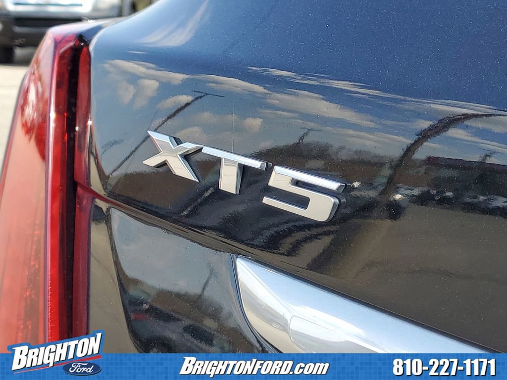 Used 2020 Cadillac XT5 Premium Luxury w/ LPO, Floor Liner Package AWD/4WD image 5