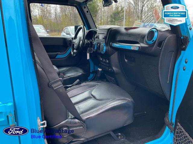 Used 2017 Jeep Wrangler Unlimited Sahara w/ Connectivity Group AWD/4WD image 17
