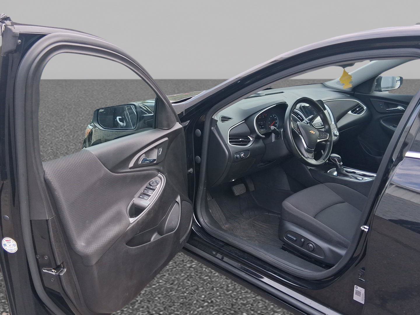 Used 2025 Chevrolet Malibu LT w/ Midnight Edition FWD image 6