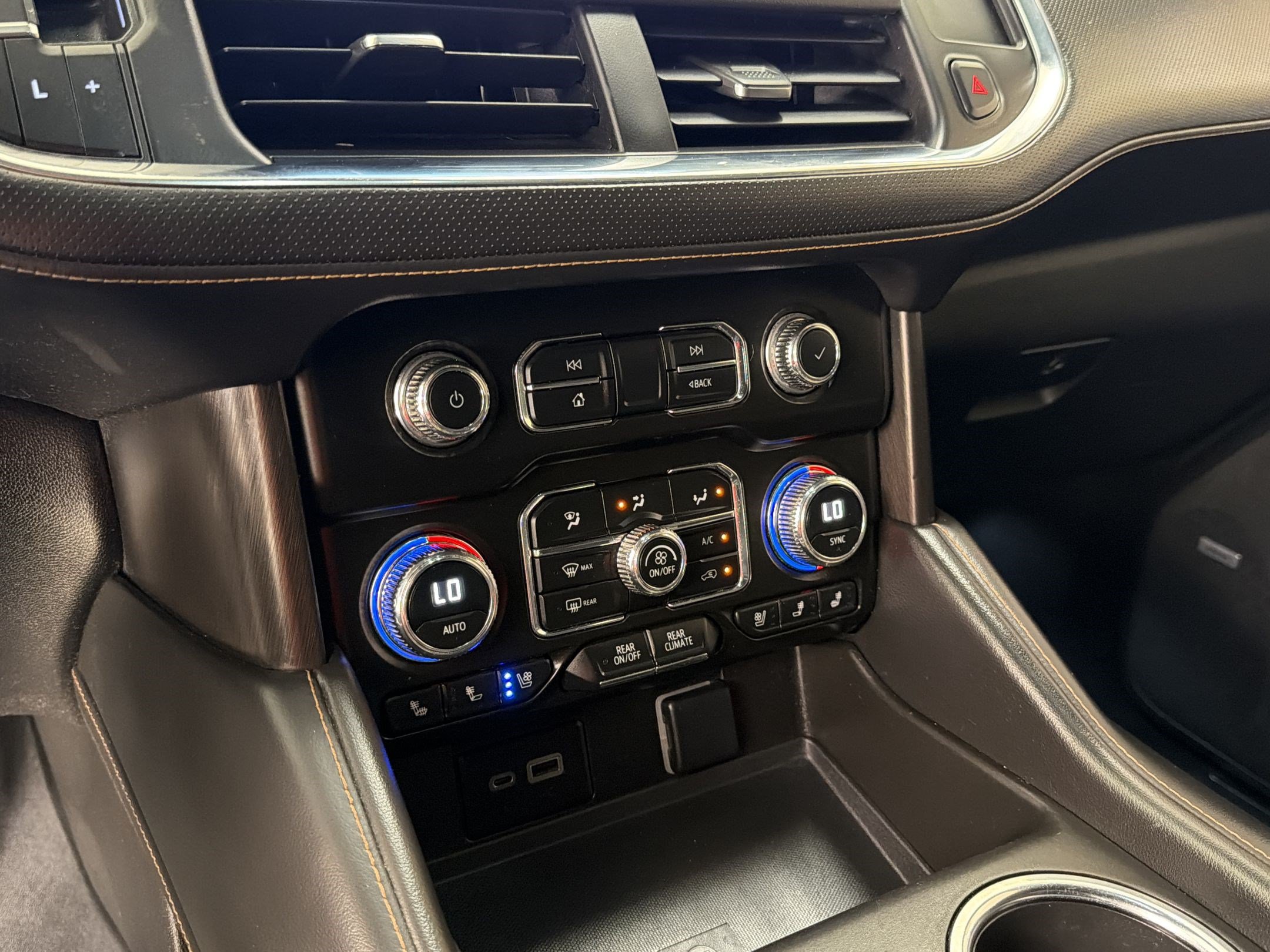 Used 2023 GMC Yukon XL AT4 AWD/4WD image 29