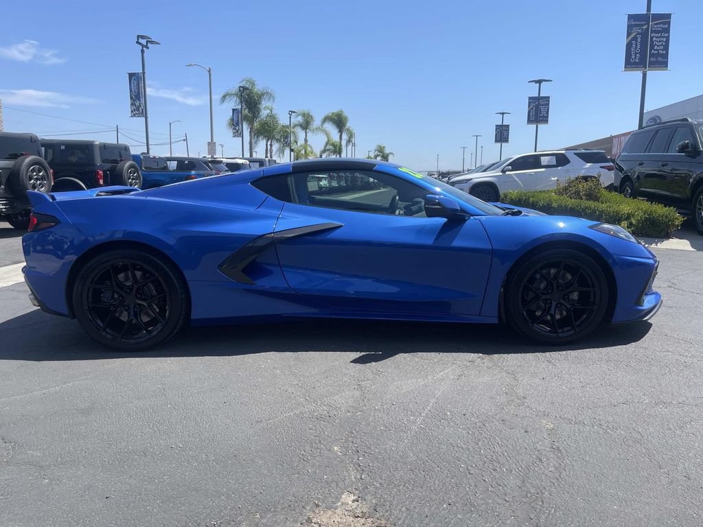 Used 2022 Chevrolet Corvette Stingray Premium Cpe w/ Z51 Performance Package RWD image 2