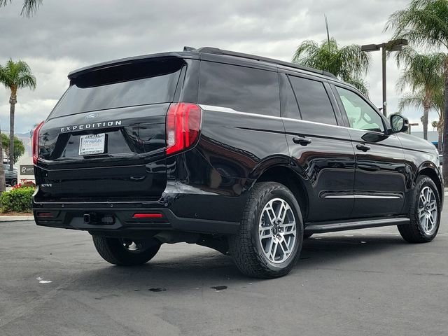 Certified 2025 Ford Expedition Active AWD/4WD image 3