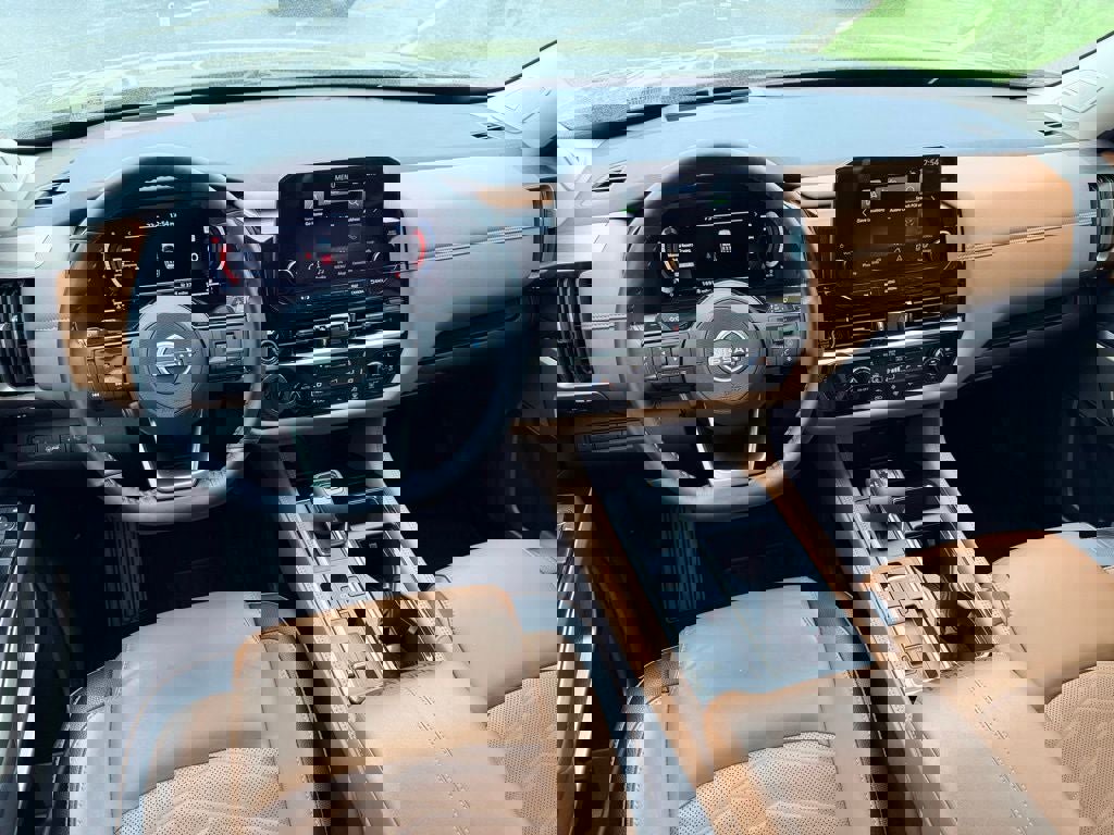 Used 2024 Nissan Pathfinder Platinum w/ Cargo Package image 26