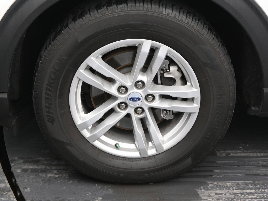 Certified 2022 Ford Explorer XLT w/ Equipment Group 202A image 30