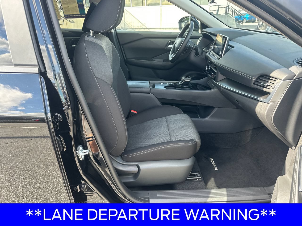 Used 2025 Nissan Rogue SV FWD image 15