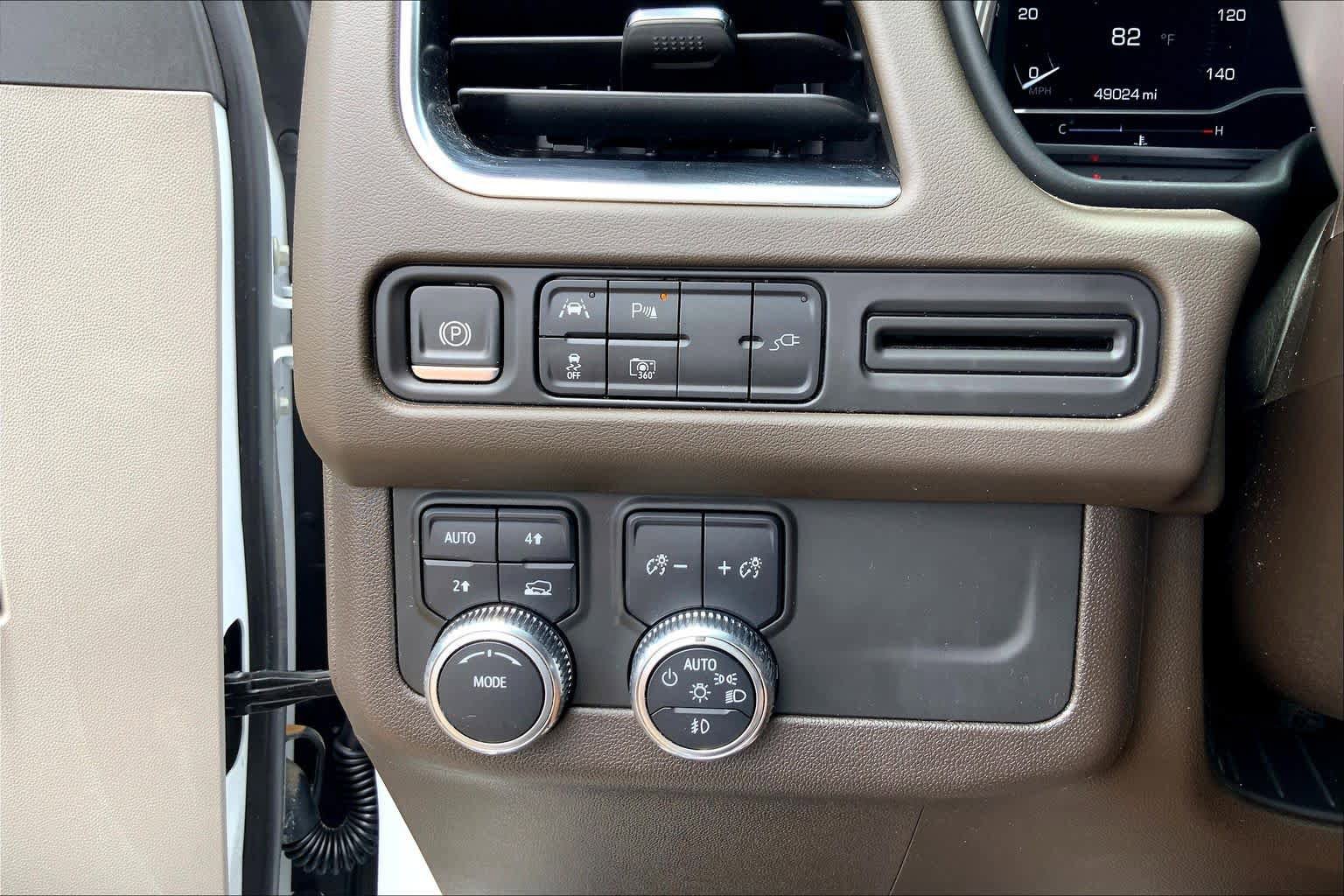 Used 2022 GMC Yukon SLT w/ SLT Premium Package AWD/4WD image 36
