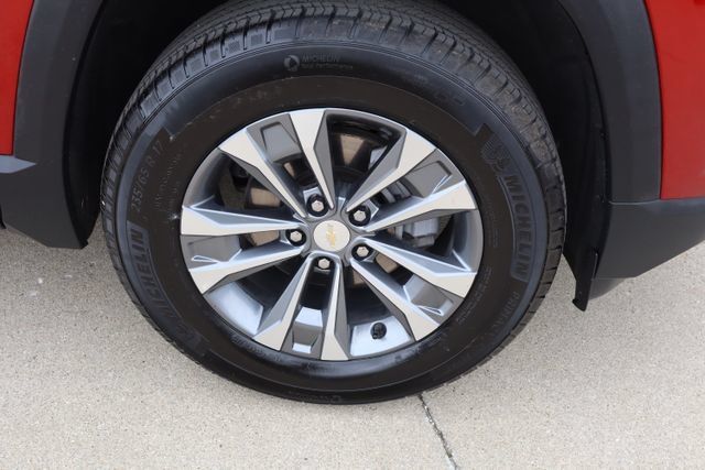 Used 2026 Chevrolet Equinox LT AWD/4WD image 8