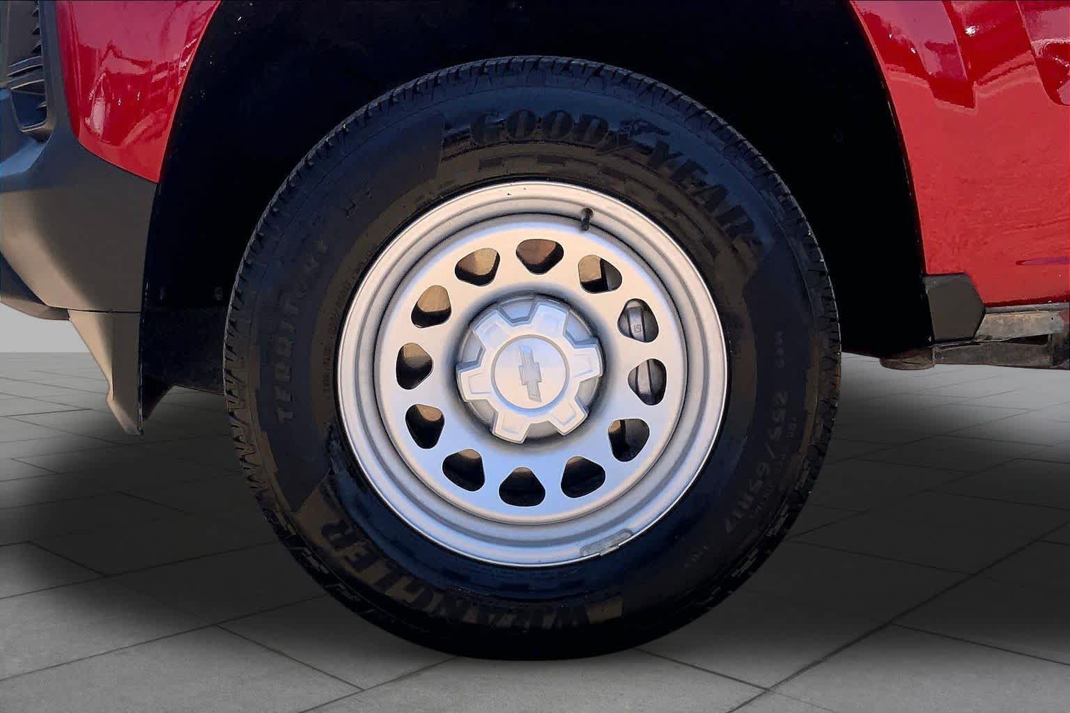 Used 2025 Chevrolet Colorado W/T w/ Advanced Trailering Package RWD image 11
