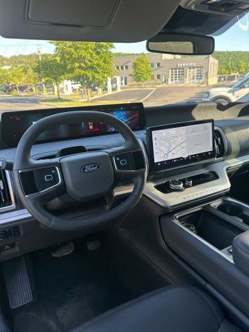 Certified 2025 Ford Expedition Active AWD/4WD image 15