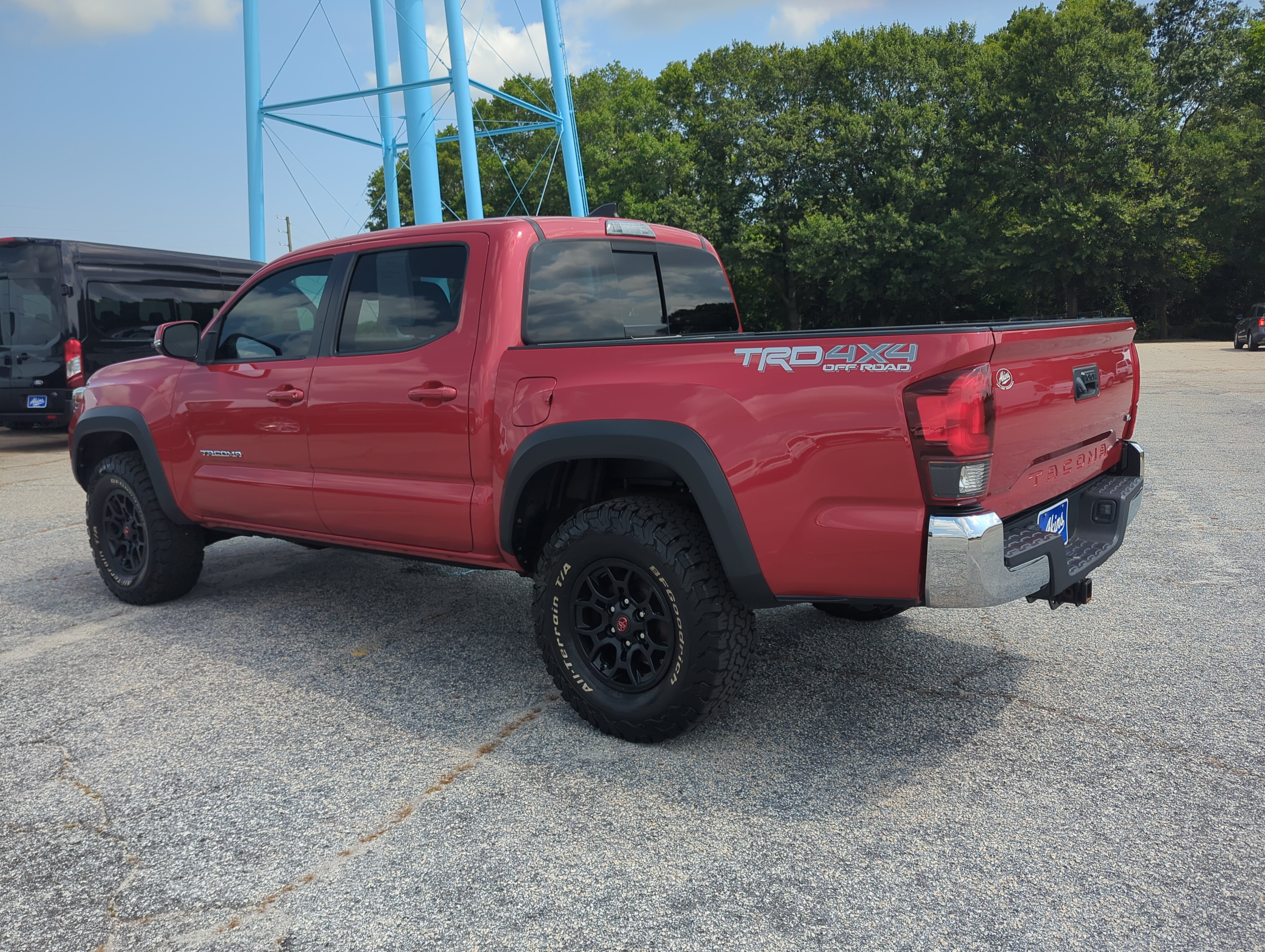 Used 2018 Toyota Tacoma TRD Off-Road AWD/4WD image 5