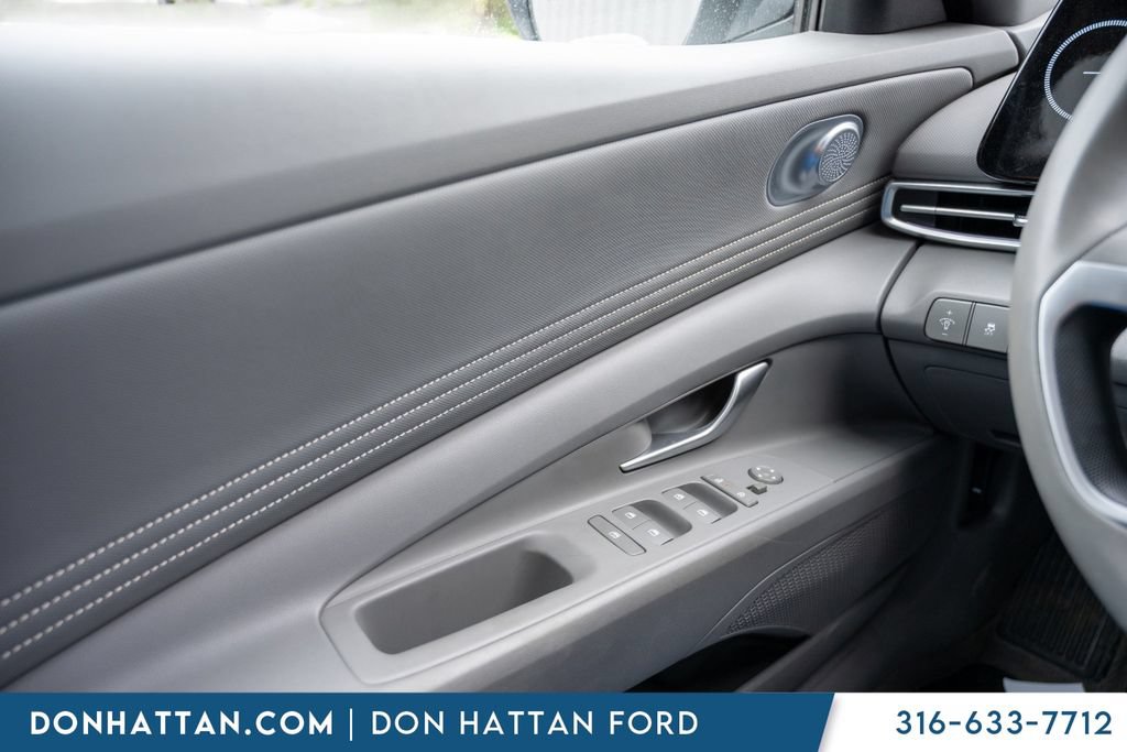 Used 2024 Hyundai Elantra SEL w/ Convenience Package FWD image 15