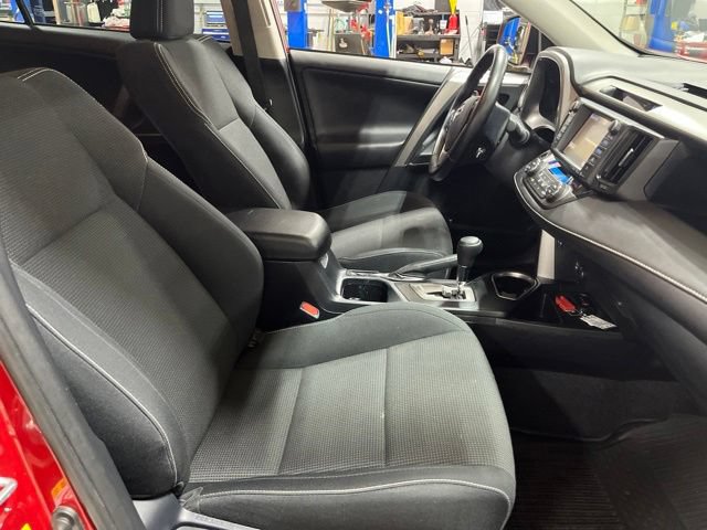 Used 2017 Toyota RAV4 XLE AWD/4WD image 31