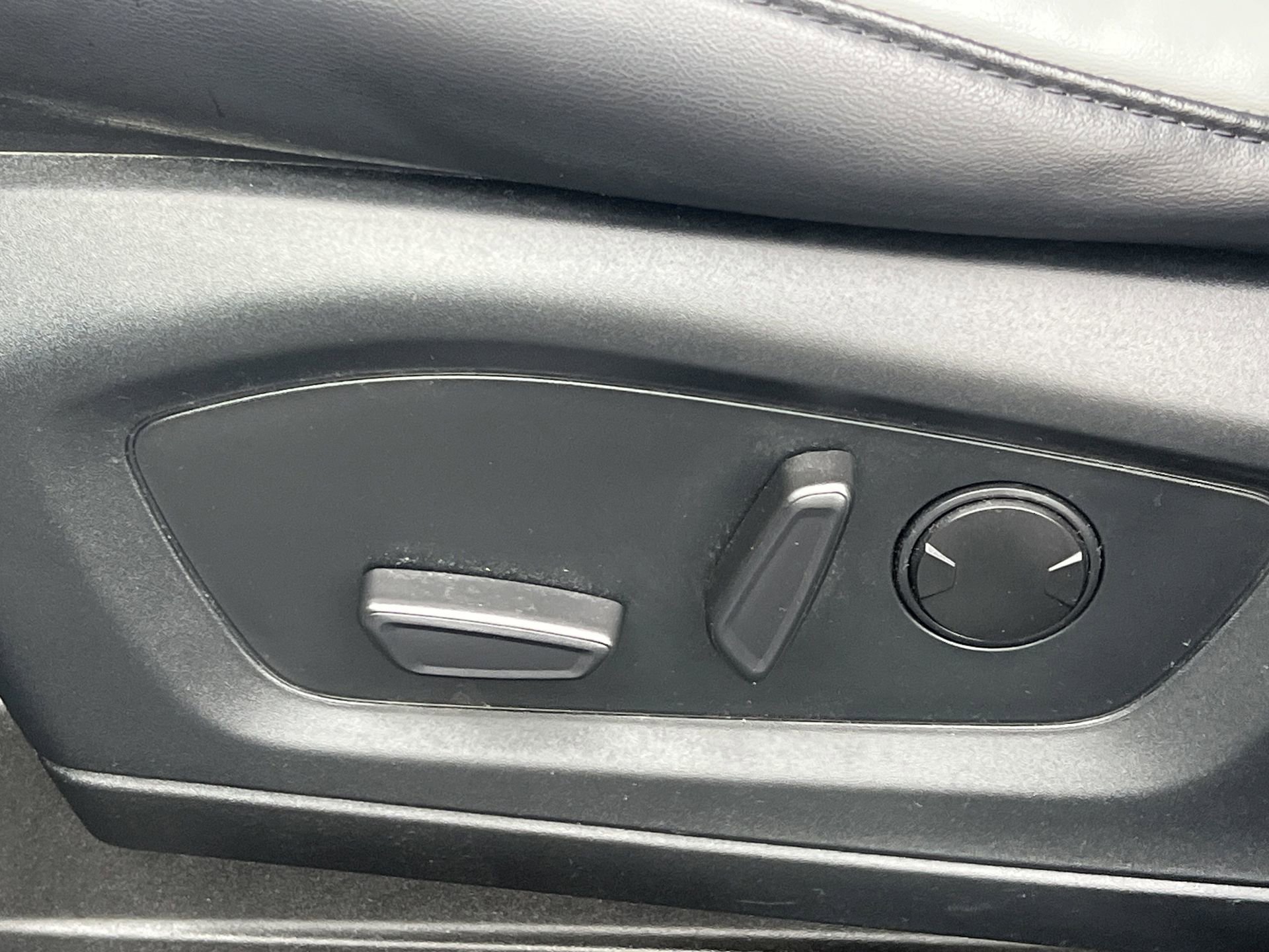 Certified 2021 Ford Explorer XLT w/ Equipment Group 202A image 23