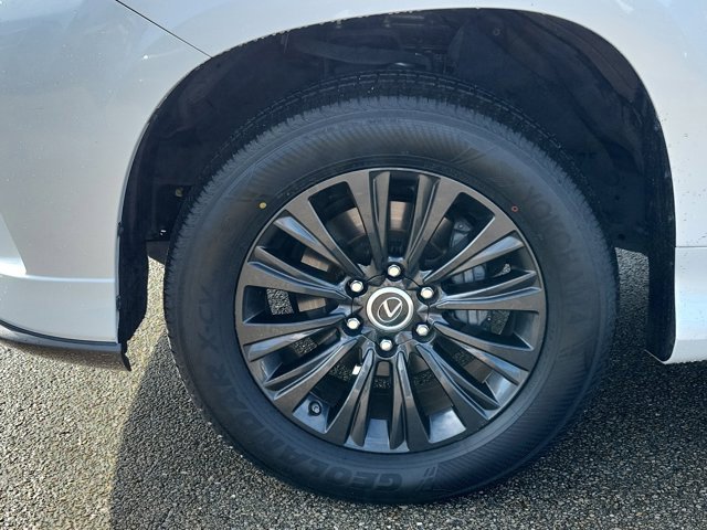 Used 2023 Lexus GX 460 Premium w/ Accessory Package image 8
