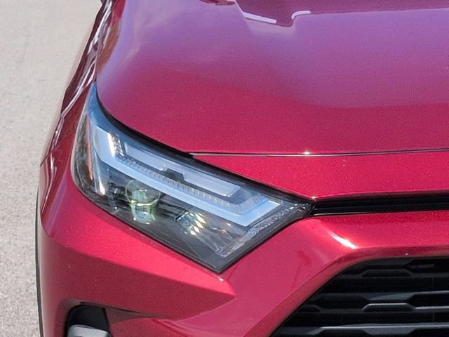 Used 2022 Toyota RAV4 XLE Premium image 10