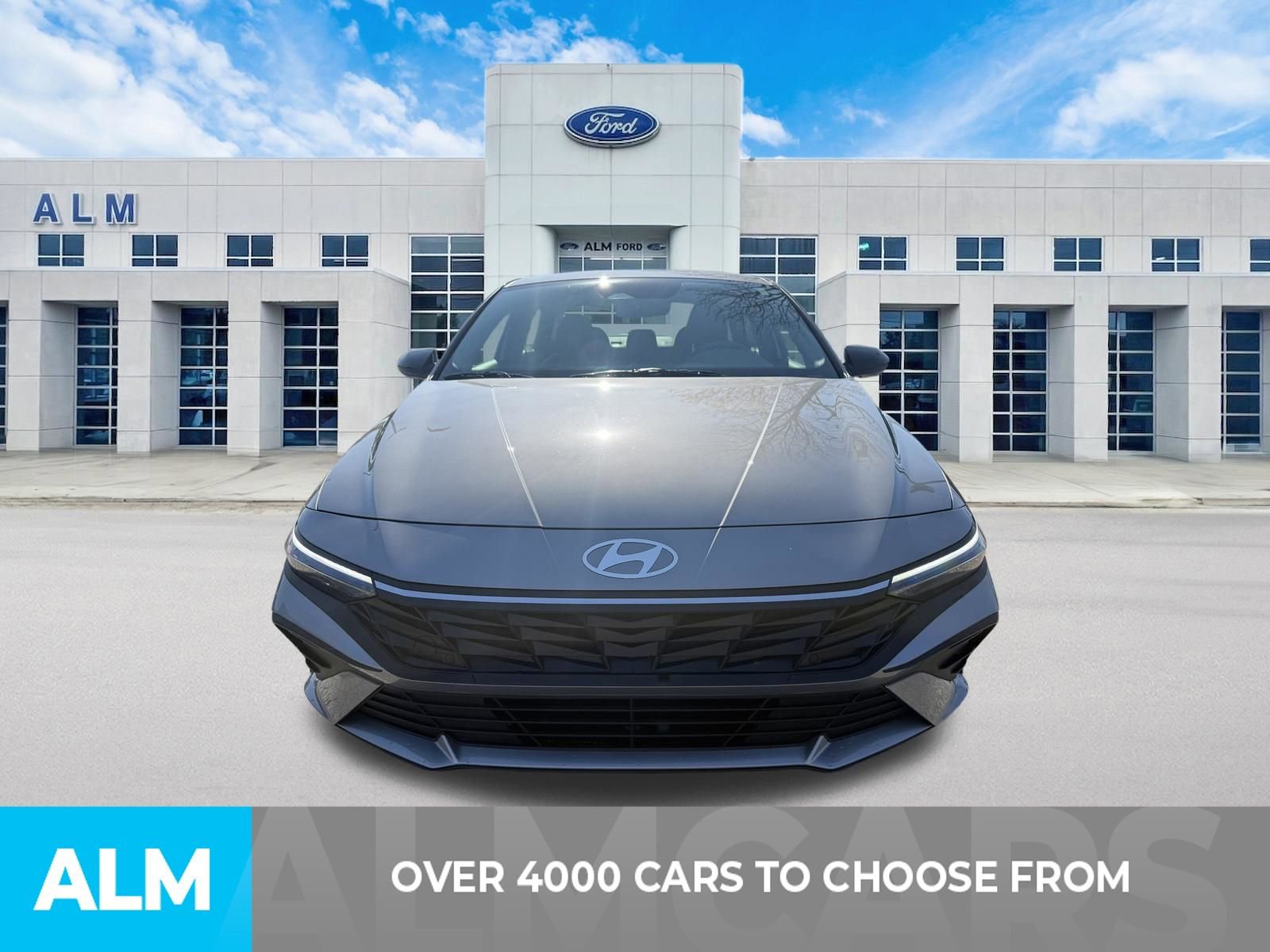 Used 2025 Hyundai Elantra Sport image 2