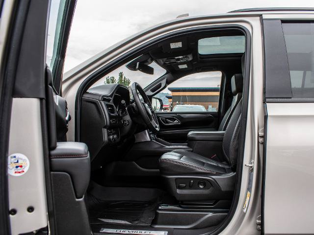 Used 2023 Chevrolet Suburban RST w/ Luxury Package AWD/4WD image 18
