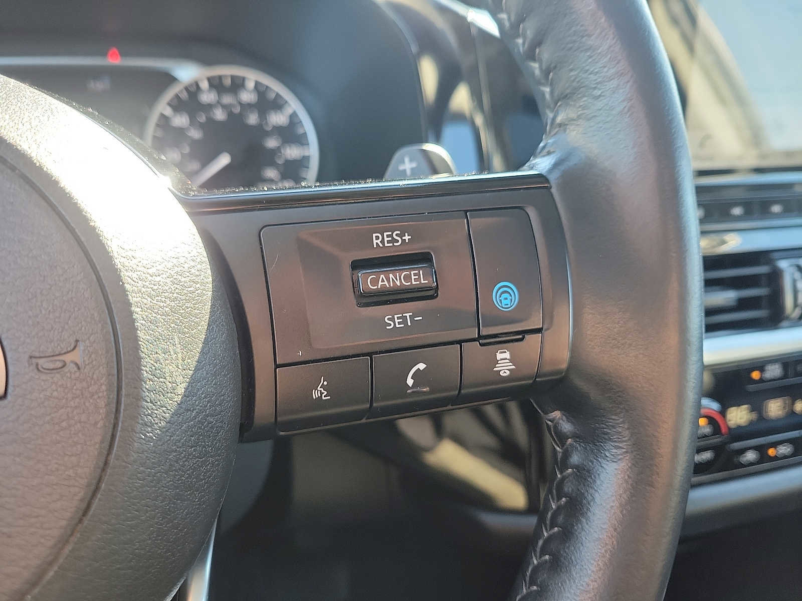 Used 2022 Nissan Pathfinder SL w/ SL Premium Package image 25