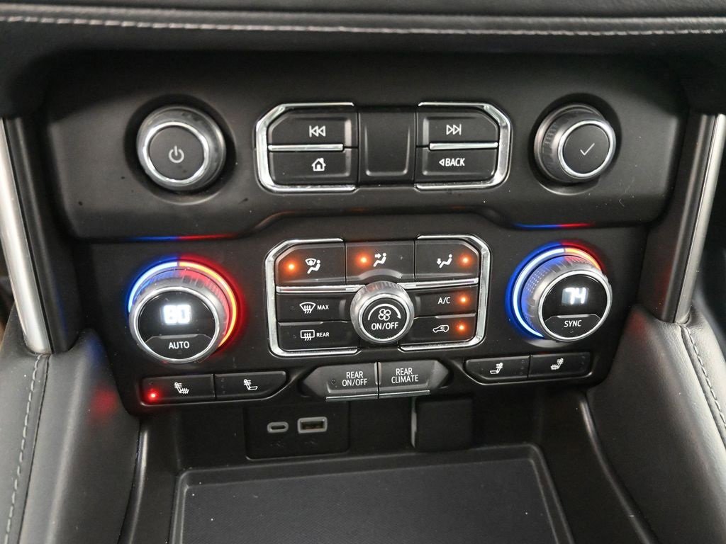 Used 2024 Chevrolet Suburban Z71 w/ Luxury Package image 28