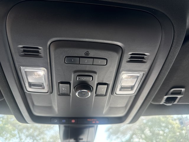 Used 2022 GMC Yukon SLT w/ SLT Luxury Package RWD image 32