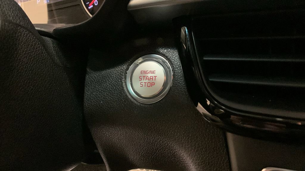 Used 2020 Kia Optima EX image 32