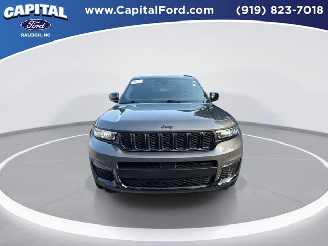 Used 2025 Jeep Grand Cherokee L Limited w/ Black Appearance Package AWD/4WD image 3
