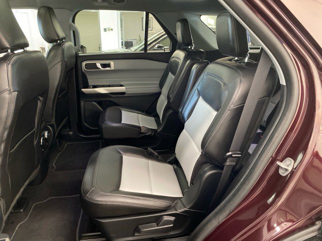 Certified 2022 Ford Explorer XLT w/ Equipment Group 202A image 10
