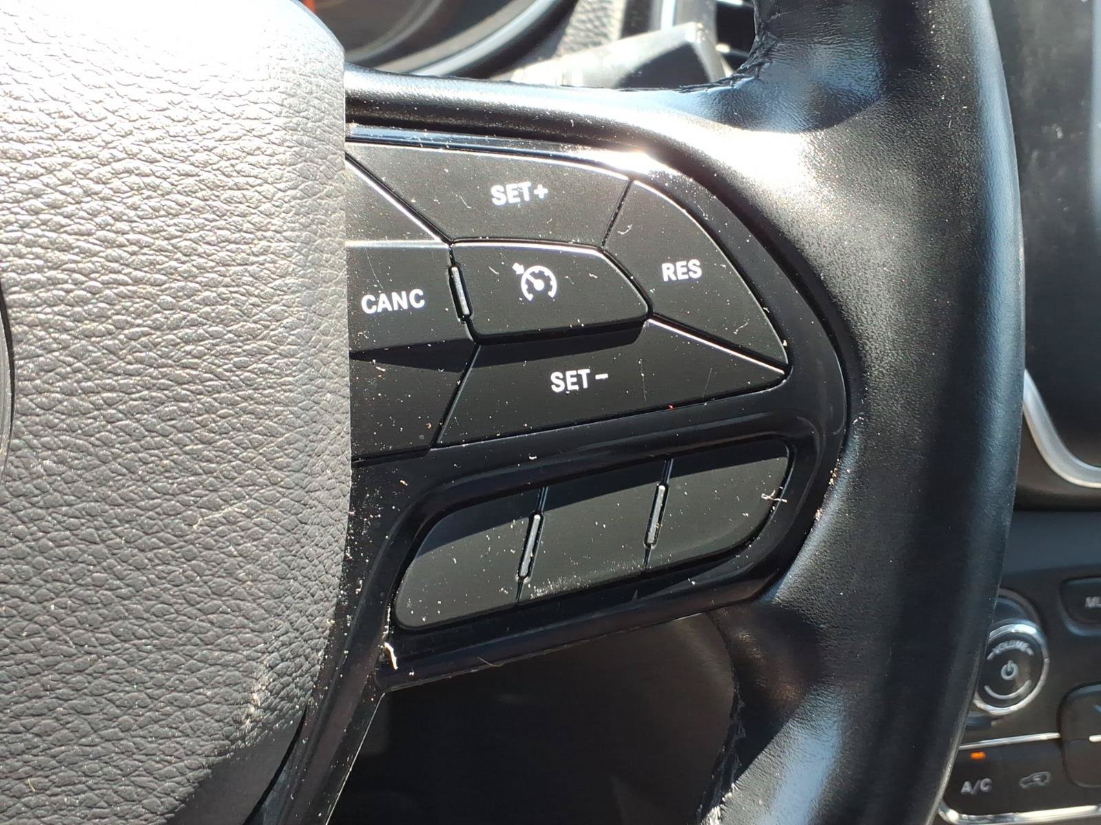 Used 2020 Jeep Cherokee Latitude Plus AWD/4WD image 17