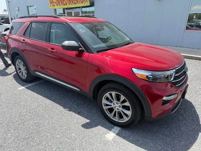 Certified 2022 Ford Explorer XLT w/ Equipment Group 202A AWD/4WD image 2
