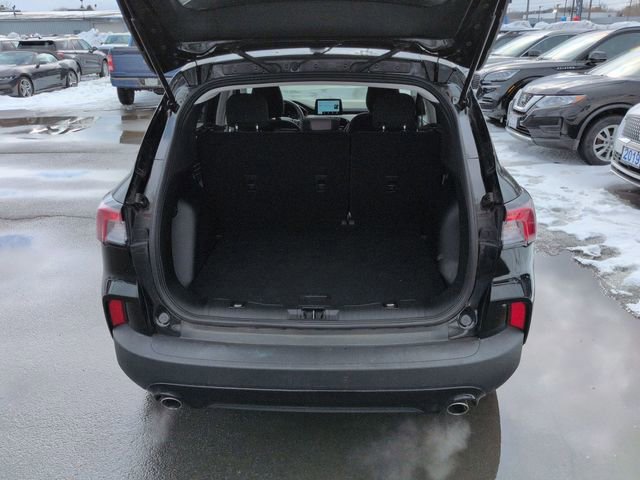 Certified 2022 Ford Escape SE w/ SE Sport Appearance Package image 17