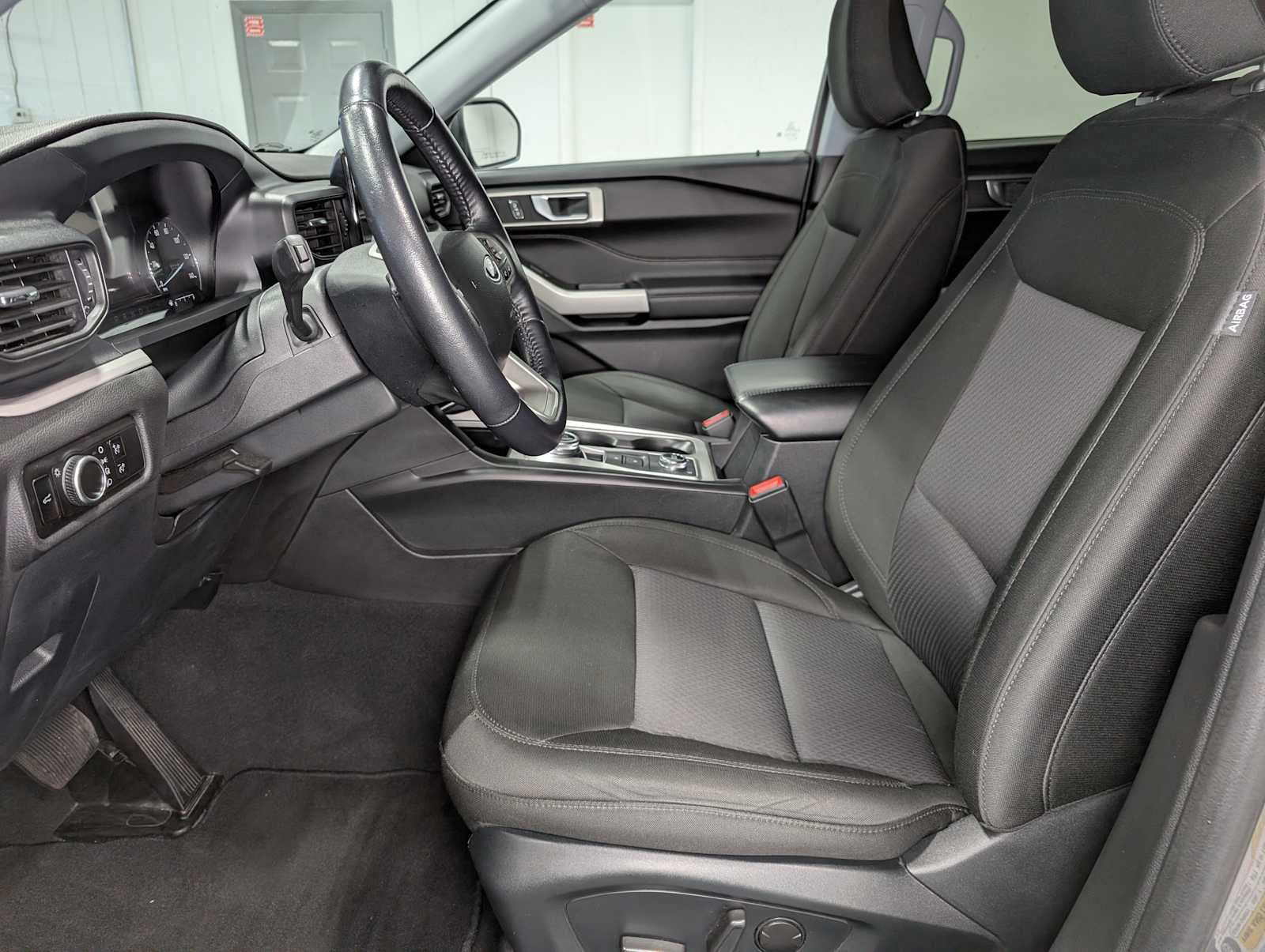 Certified 2023 Ford Explorer XLT AWD/4WD image 4