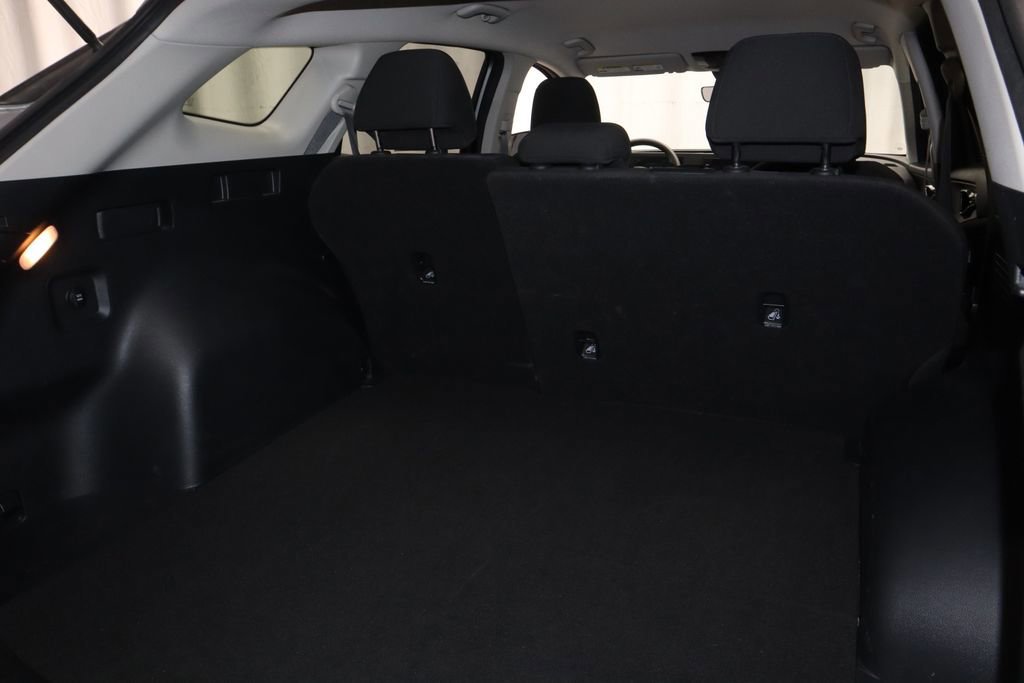 Used 2025 Kia Sportage LX AWD/4WD image 16