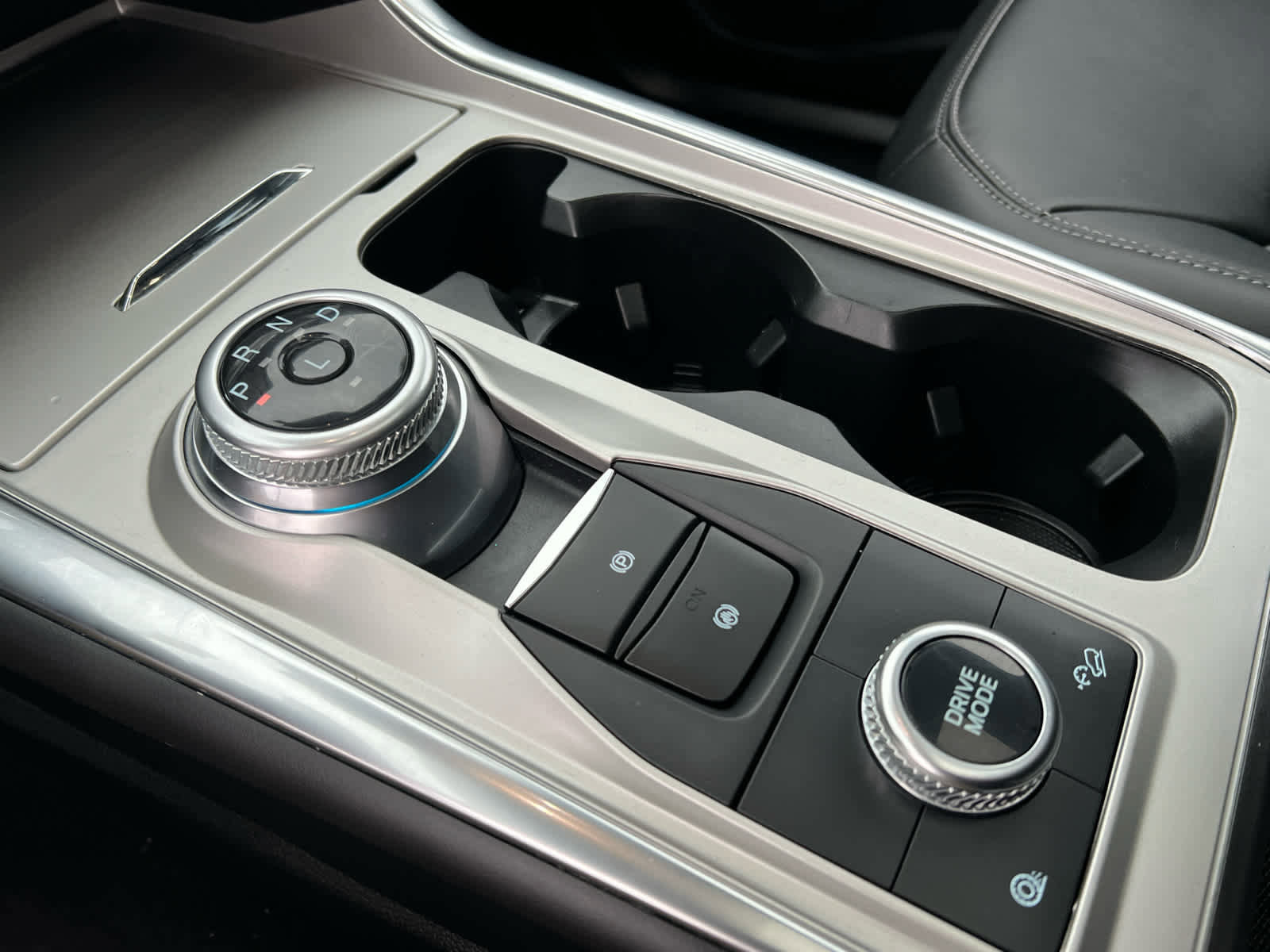 Certified 2023 Ford Explorer XLT w/ Equipment Group 202A image 29