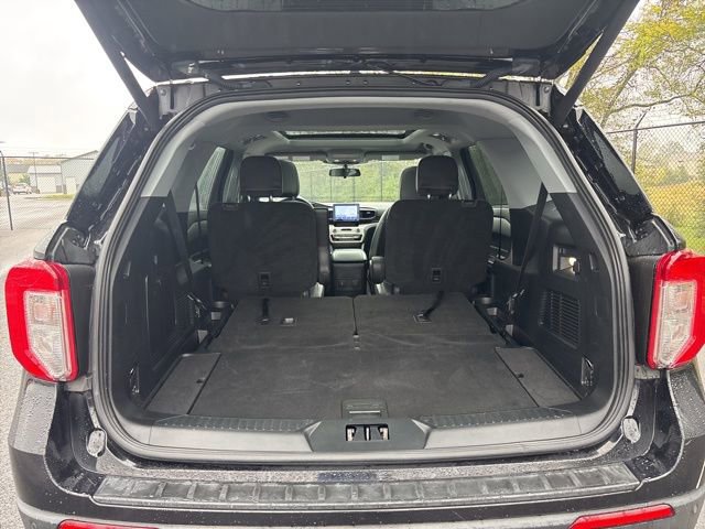 Certified 2022 Ford Explorer XLT w/ Equipment Group 202A image 11