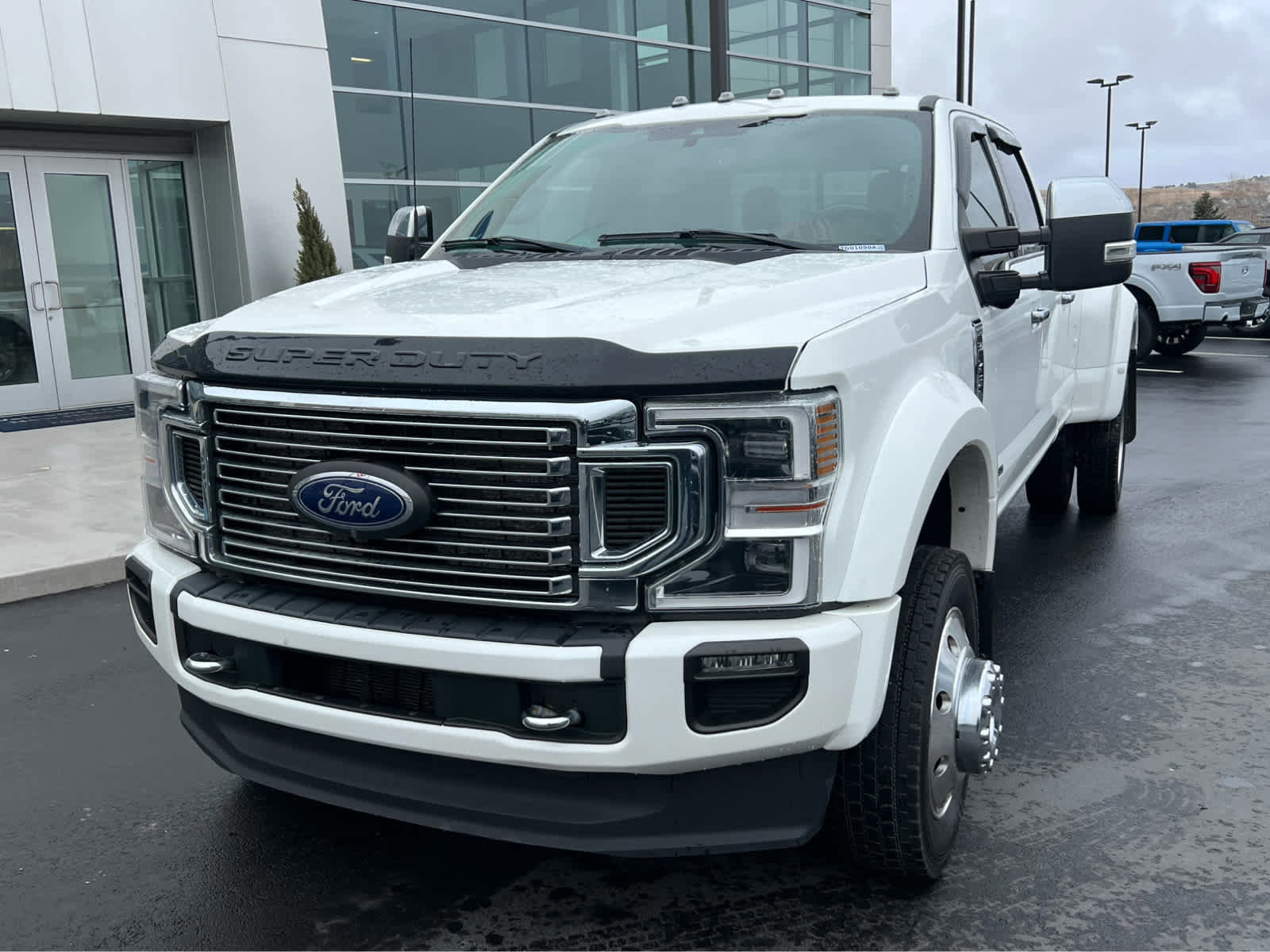 Certified 2022 Ford F450 Platinum w/ FX4 Off-Road Package image 2