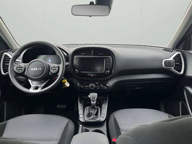 Used 2025 Kia Soul LX w/ LX Technology Package FWD image 13