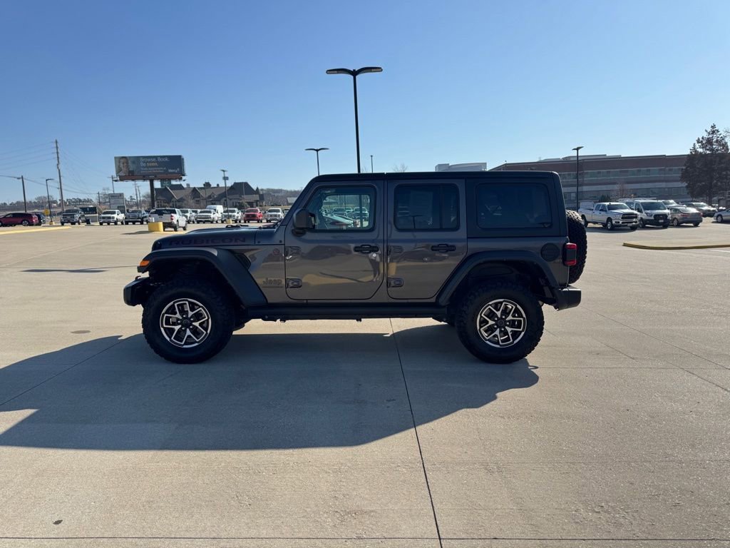 Used 2025 Jeep Wrangler Unlimited Rubicon AWD/4WD image 5