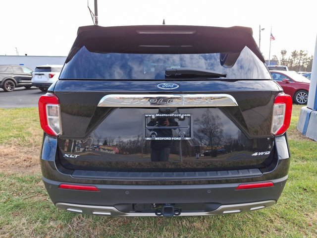 Certified 2024 Ford Explorer XLT w/ Equipment Group 202A AWD/4WD image 5