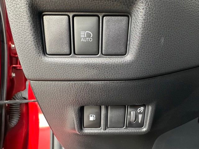 Used 2020 Toyota C-HR XLE FWD image 24