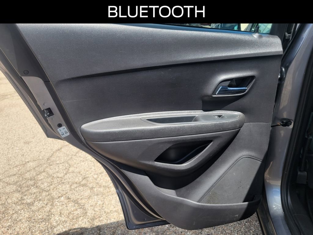 Used 2020 Chevrolet Trax LS FWD image 11