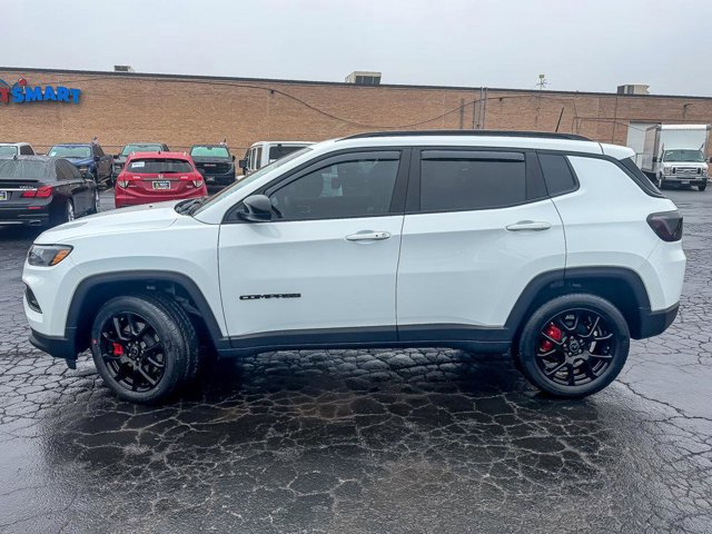 Used 2025 Jeep Compass Latitude w/ Altitude Special Edition image 3