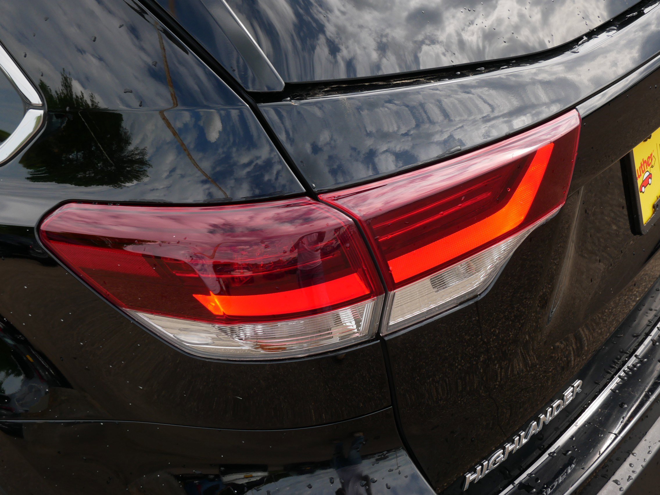 Used 2019 Toyota Highlander SE AWD/4WD image 17