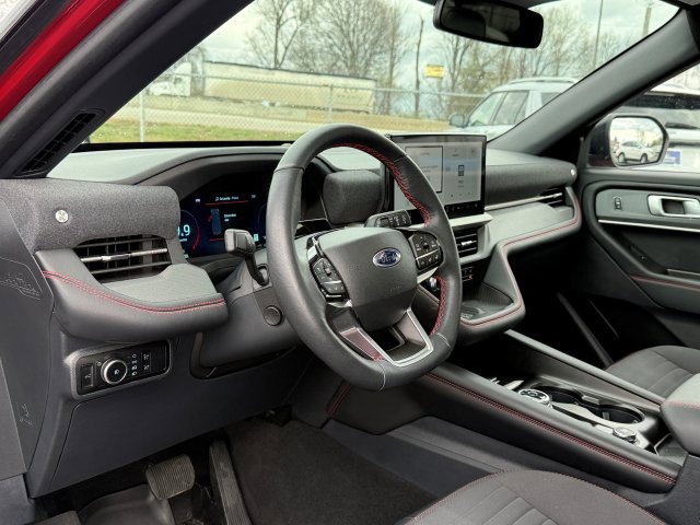 Certified 2025 Ford Explorer ST-Line w/ Premium Package AWD/4WD image 14