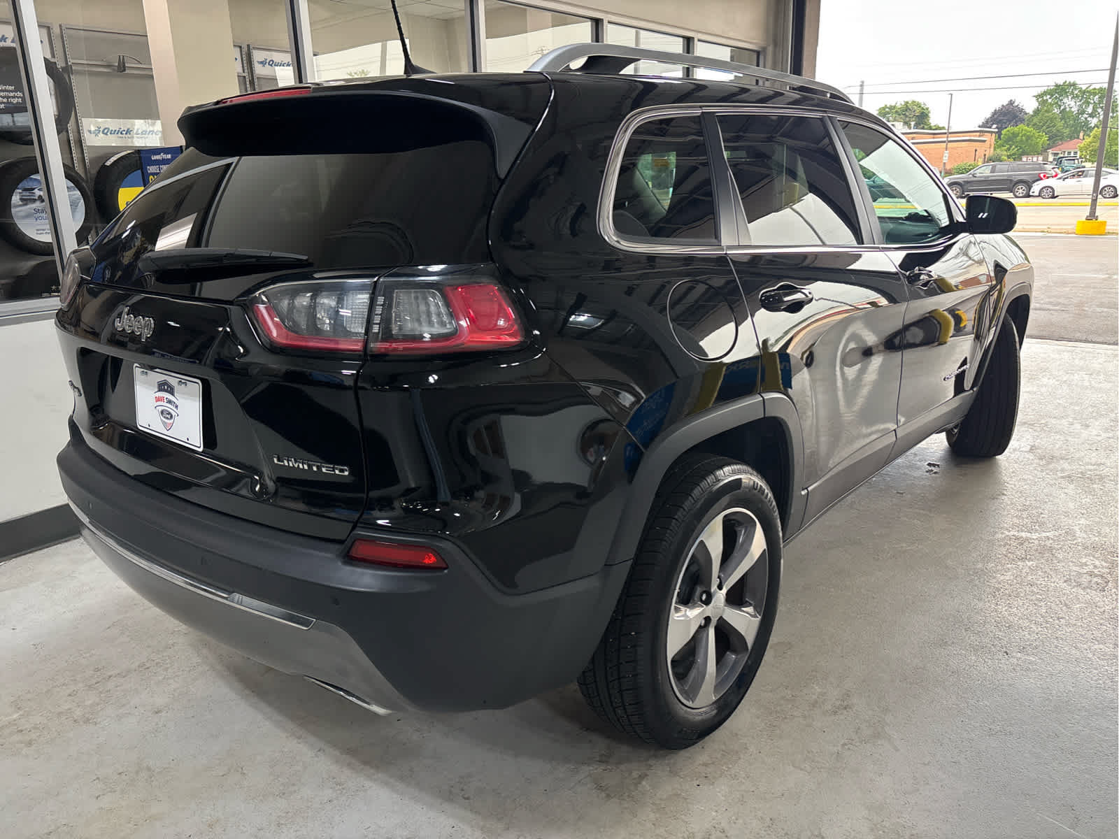 Used 2020 Jeep Cherokee Limited AWD/4WD image 13